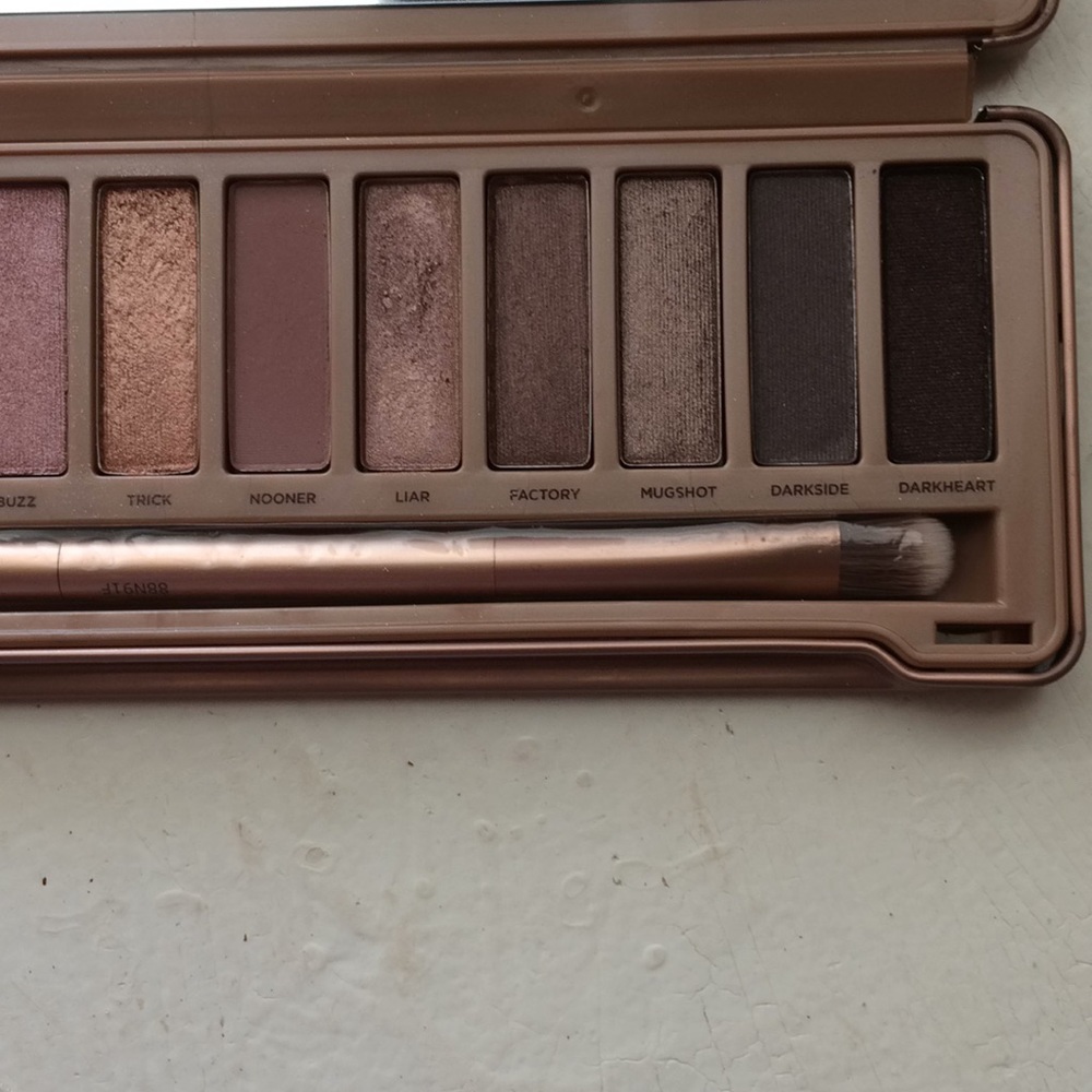❌ SOLD ❌ Urban Decay Naked3 Eyeshadow Pallete - Picture 6 of 8